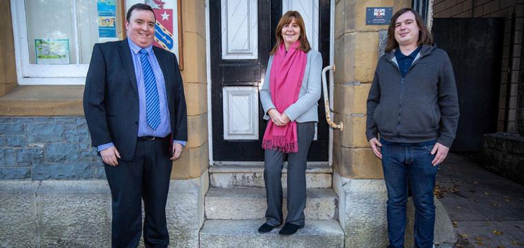 L-R Sion Wynne (DBW) Lesley Griffiths (Minister for North Wales) Nick Williams (Xscape Rooms)