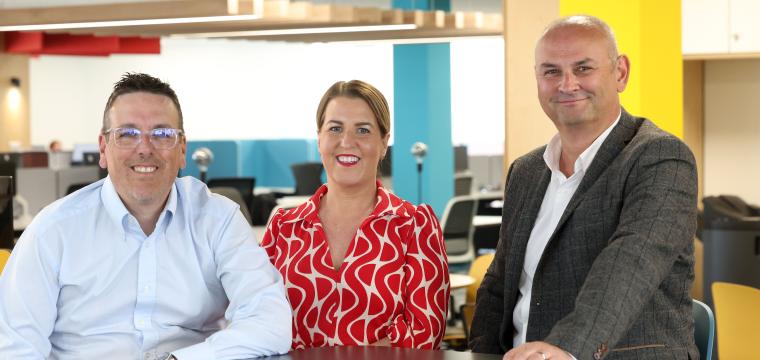 Jonathan Williams, Premier; Sally Phillips, Banc Datblygu Cymru; Paul Tracey, Premier