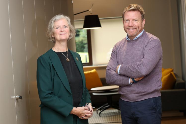 Sally Bridgeland FIA, Cadeirydd, Banc Datblygu Cymru; a Giles Thorley, Prif Weithredwr, Banc Datblygu Cymru